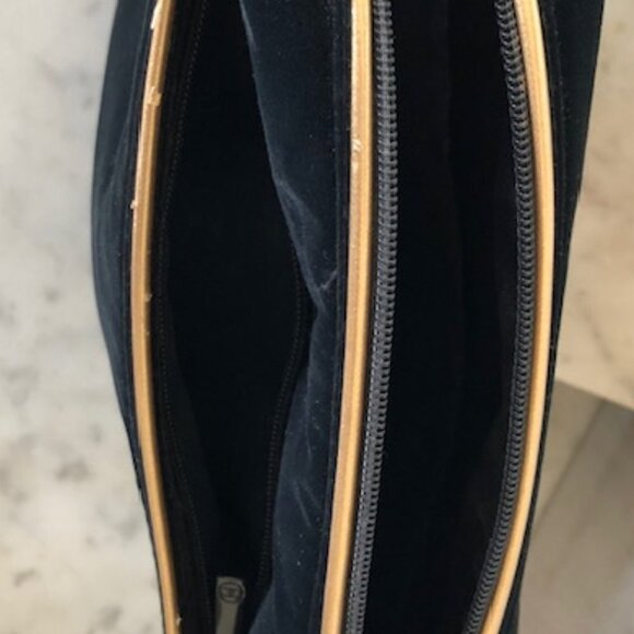 CHANEL Black Velvet Double Zip Top Clutch Cosmetics Parfums Bag - Picture 12 of 17